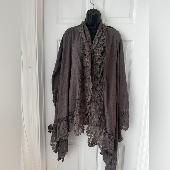 paparazzi Jackets & Blazers - Paparazzi Lace Trimmed taupe gray Cape cardigan cover size M
